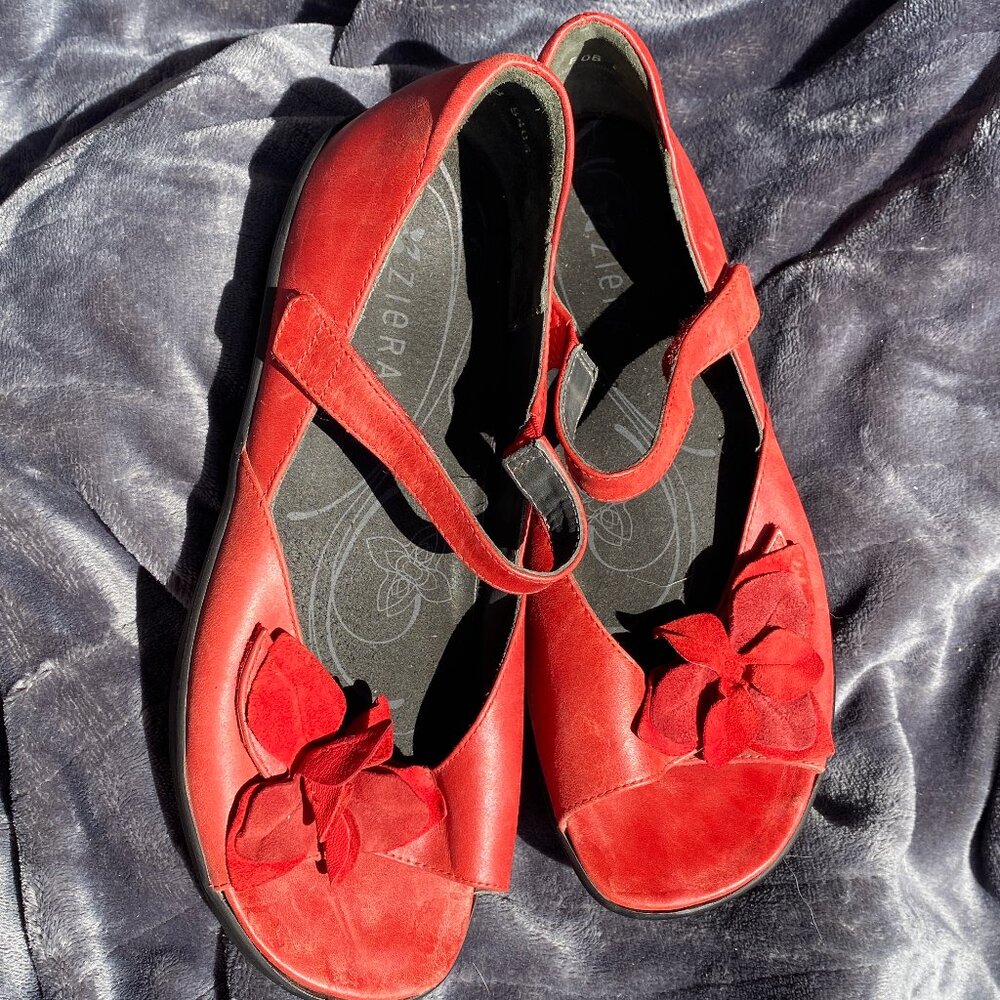 Zeira Leather Mary Jane Velcro strap sz 40 COMFORT and Stylish